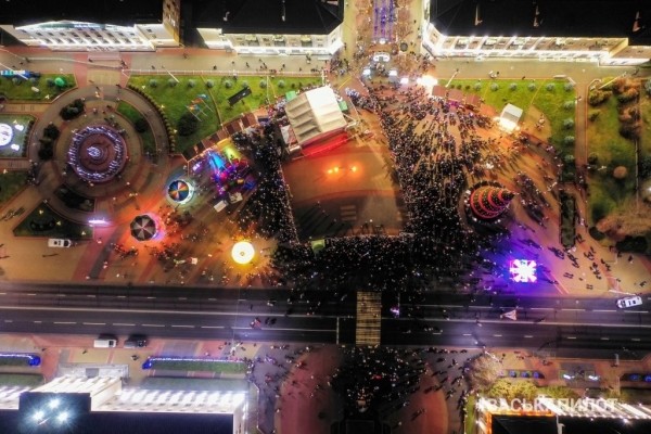 В Бресте «зажгли» главную ёлку города. Вид с высоты