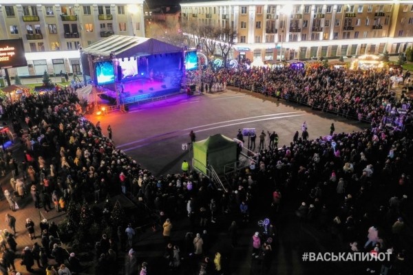 В Бресте «зажгли» главную ёлку города. Вид с высоты