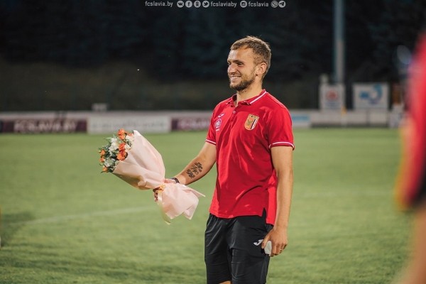 Парень решил сделать предложение возлюбленной, но что-то пошло не так. Курьез из нашего футбола Парень решил сделать предложение возлюбленной, но что-то пошло не так. Курьез из нашего футбола