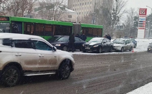 Сразу пять транспортных средств столкнулись в Барановичах, из них один автобус. Что говорят очевидцы