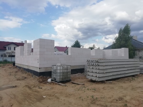 «Когда разбирали сруб, нашли записку из 1951 года». Белорусы показали, какие дома они построили в кризис «Когда разбирали сруб, нашли записку из 1951 года». Белорусы показали, какие дома они построили в кризис