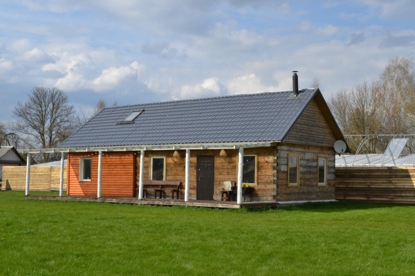 «Когда разбирали сруб, нашли записку из 1951 года». Белорусы показали, какие дома они построили в кризис «Когда разбирали сруб, нашли записку из 1951 года». Белорусы показали, какие дома они построили в кризис