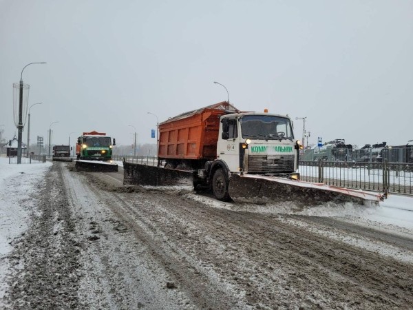 В Бресте работает снегоуборочная техника