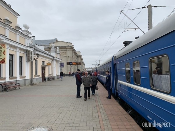 Поезд Брест – Минск задержался из-за непогоды Поезд Брест – Минск задержался из-за непогоды