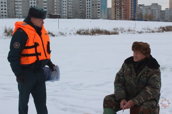 В Бресте спасатели напомнили любителям зимней рыбалки о правилах безопасности на льду