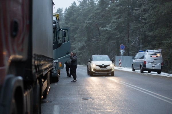 &laquo;Стою с осени&raquo;. Водители о ситуации на границе