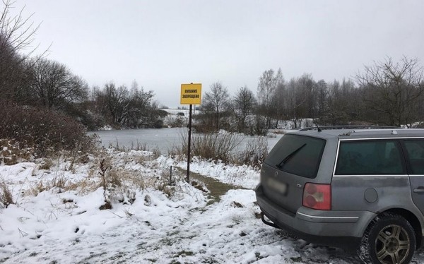 В Барановичском районе на водоеме нашли примерзшие сапоги. Рыбака отыскать не смогли