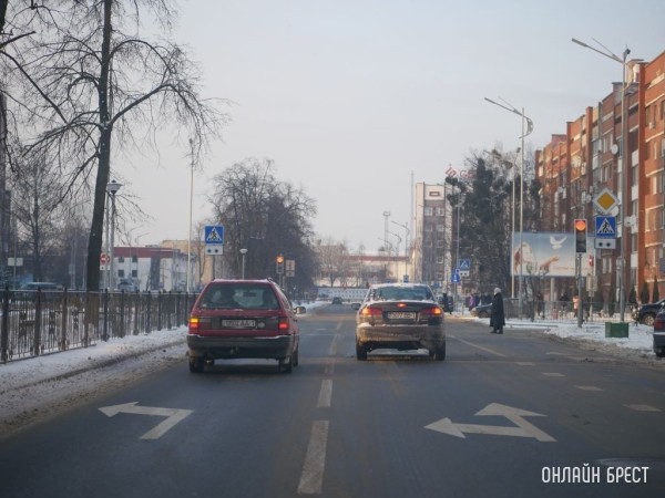 Грязные фары, снег на капоте, неудобная обувь: за что еще зимой штрафуют водителей