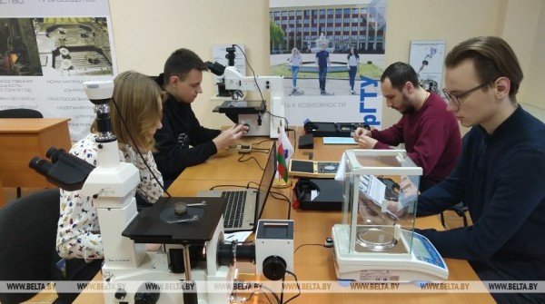 В Бресте открыли именную лабораторию Барановичского станкостроительного завода В Бресте открыли именную лабораторию Барановичского станкостроительного завода
