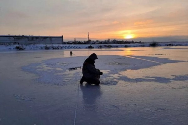 Что испытывает человек, провалившийся под лед? Поговорили с тонувшим рыбаком