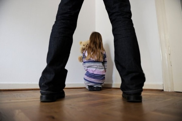 Как наказывают педофилов в Беларуси и за рубежом, и почему важно поговорить с собственным ребенком