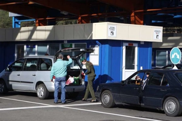 Витебская область продлила действие сбора за выезд на авто за границу