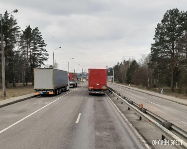 Вместо фур &ndash; легковушки: ситуация с очередями на границах Беларуси и ЕС