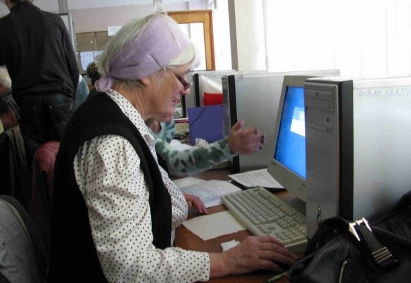Сколько пожилых белорусов пользуется интернетом