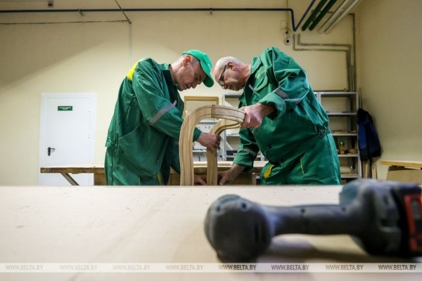 Как пинские мастера изготовили эксклюзивный подарок Президенту