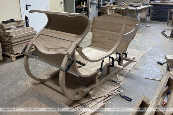 Как пинские мастера изготовили эксклюзивный подарок Президенту