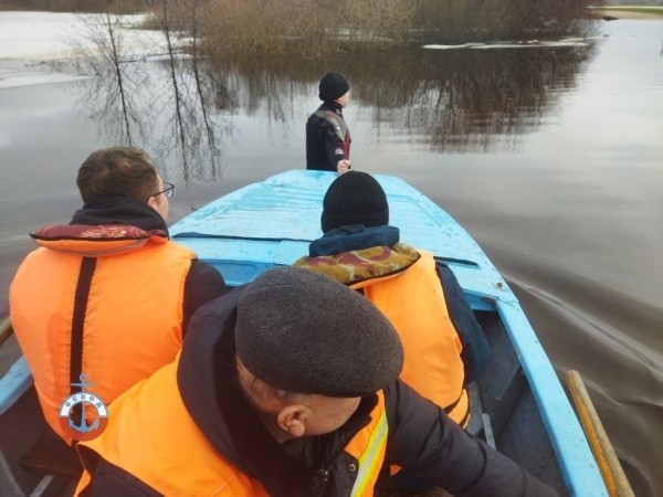 В Гомельской области из-за паводка организовали переправу людей и животных