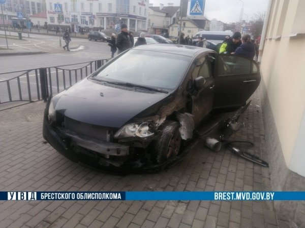 ДТП в Пинске: двоих детей доставили в учреждение здравоохранения ДТП в Пинске: двоих детей доставили в учреждение здравоохранения