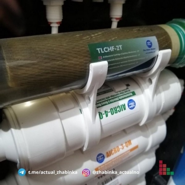 Житель Жабинки заметил в фильтре очистки воды мелких белых червей. Что ответили в ЖКХ