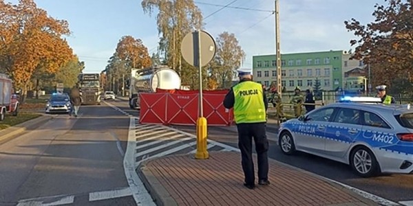 Белорусский дальнобойщик насмерть сбил 15-летнюю девочку в Польше. Его отпустили, а теперь не могут найти