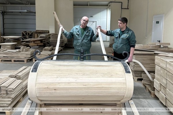 Как пинские мастера изготовили эксклюзивный подарок Президенту