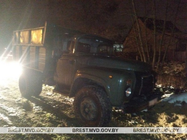 Уголовная ответственность грозит двум жителям Пружан за кражу неисправного авто сельхозпредприятия