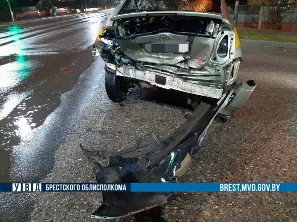 В Бресте произошло жесткое ДТП. Водитель «Audi» скрылся с места происшествия В Бресте произошло жесткое ДТП. Водитель «Audi» скрылся с места происшествия
