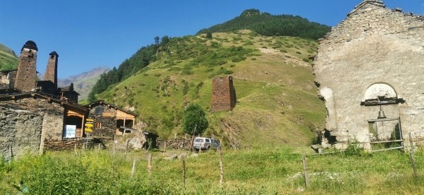 «Вдоль дороги — венки и памятники». Белорус в одиночку отправился в горы Грузии, где даже страховка не действует «Вдоль дороги — венки и памятники». Белорус в одиночку отправился в горы Грузии, где даже страховка не действует