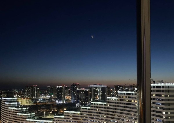 Что за две очень яркие звезды сегодня ночью можно наблюдать у Луны?