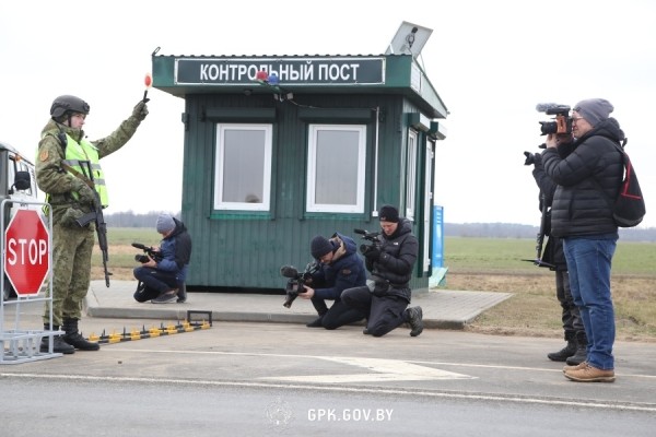 Журналисты иностранных СМИ побывали на границе с Украиной Журналисты иностранных СМИ побывали на границе с Украиной