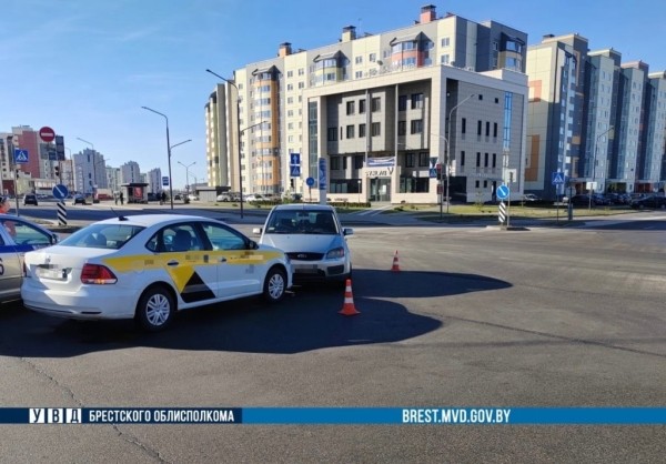 Виновата автоледи - ДТП с участием такси в Бресте Виновата автоледи - ДТП с участием такси в Бресте