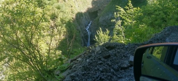 «Вдоль дороги — венки и памятники». Белорус в одиночку отправился в горы Грузии, где даже страховка не действует «Вдоль дороги — венки и памятники». Белорус в одиночку отправился в горы Грузии, где даже страховка не действует