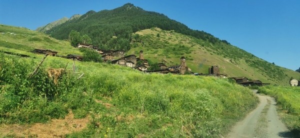 «Вдоль дороги — венки и памятники». Белорус в одиночку отправился в горы Грузии, где даже страховка не действует «Вдоль дороги — венки и памятники». Белорус в одиночку отправился в горы Грузии, где даже страховка не действует