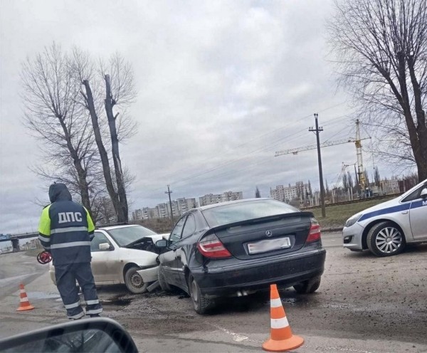 Mercedes и SEAT столкнулись в Пинске