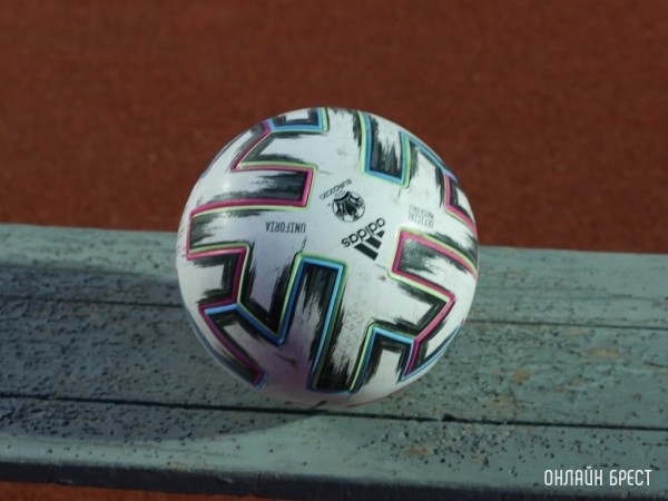 Не пришел на тренировку &ndash; лишился зарплаты: за что еще штрафуют футболистов и на какие суммы