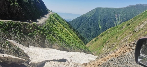 «Вдоль дороги — венки и памятники». Белорус в одиночку отправился в горы Грузии, где даже страховка не действует «Вдоль дороги — венки и памятники». Белорус в одиночку отправился в горы Грузии, где даже страховка не действует