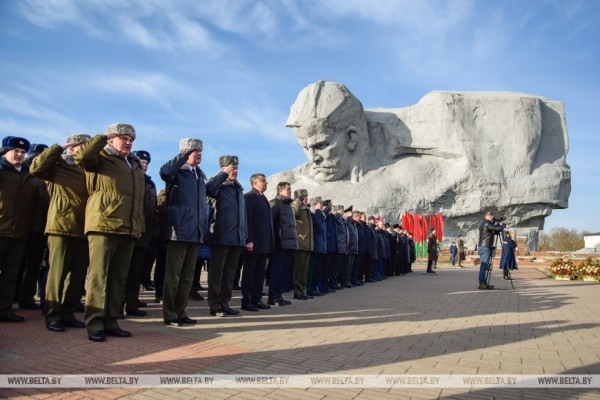 Митингом и автопробегом отметили в Бресте День защитников Отечества