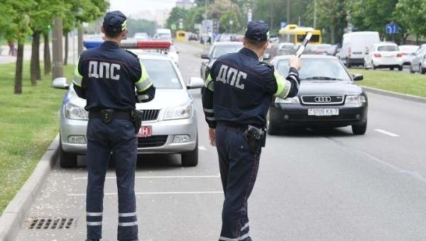 Белорус закончил автошколу, но до сдачи экзаменов в ГАИ не дошел. За бесправную поездку ему грозит уголовная ответственность