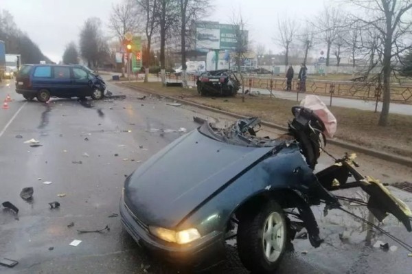 Жуткая авария в Молодечно: машину разорвало на две части