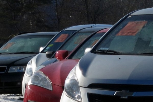 Единицы условно. Законно ли купить/продать автомобиль за валюту?