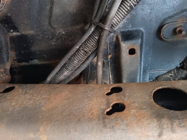 &laquo;Все гофры с проводкой посечены песком!&raquo;. Белорусу так отпескоструили Cadillac, что у машины отказала электроника и кузов начал ржаветь