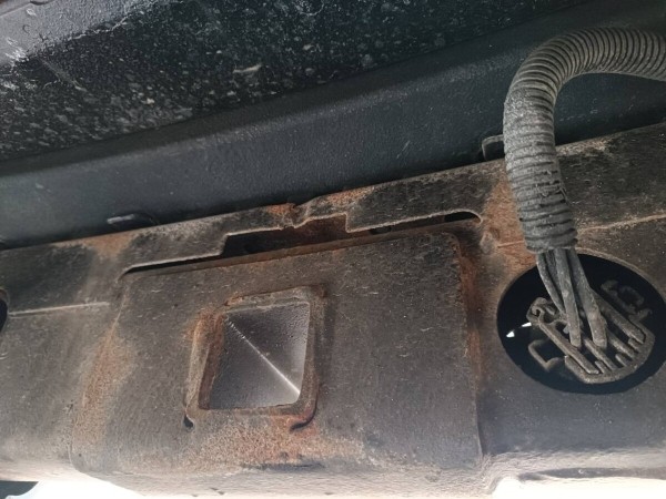 &laquo;Все гофры с проводкой посечены песком!&raquo;. Белорусу так отпескоструили Cadillac, что у машины отказала электроника и кузов начал ржаветь