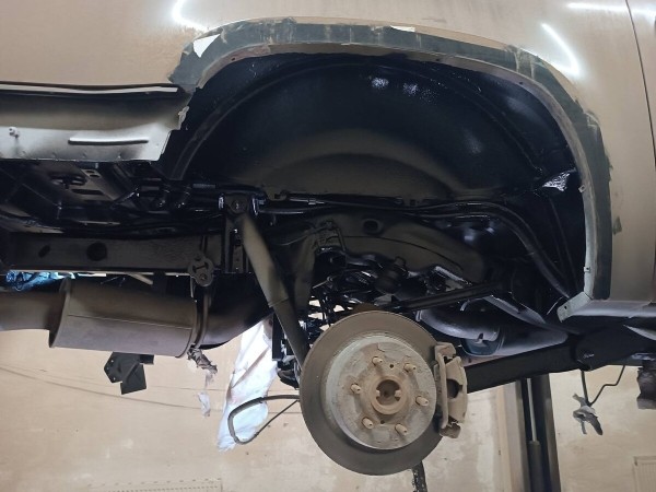 &laquo;Все гофры с проводкой посечены песком!&raquo;. Белорусу так отпескоструили Cadillac, что у машины отказала электроника и кузов начал ржаветь