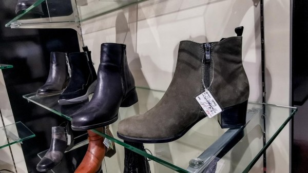 Где обувь дешевле – на рынке или в магазине? Сходили и сравнили цены Где обувь дешевле – на рынке или в магазине? Сходили и сравнили цены