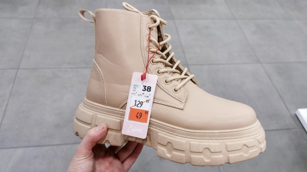 Где обувь дешевле – на рынке или в магазине? Сходили и сравнили цены Где обувь дешевле – на рынке или в магазине? Сходили и сравнили цены