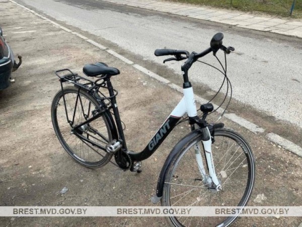 36-летний кобринчанин украл велосипед из подъезда – позвонил через домофон в случайную квартиру и ему открыли