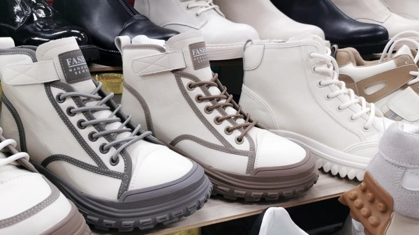 Где обувь дешевле – на рынке или в магазине? Сходили и сравнили цены Где обувь дешевле – на рынке или в магазине? Сходили и сравнили цены