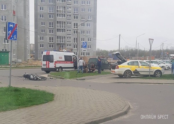 В Бресте произошло серьезное ДТП с участием такси и мотоцикла. Кто виноват?