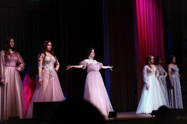 В Кобрине прошел конкурс грации и артистического мастерства «Мисс Весна – 2023»