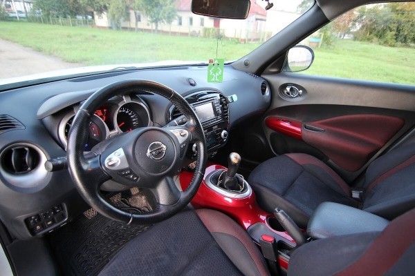 «Останемся без денег и машины». Cемья купила автомобиль, а сейчас его забирают через суд